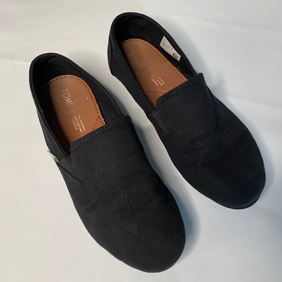 Toms Shoes - 🌿 Women’s Black Toms Slip Ons 🌿